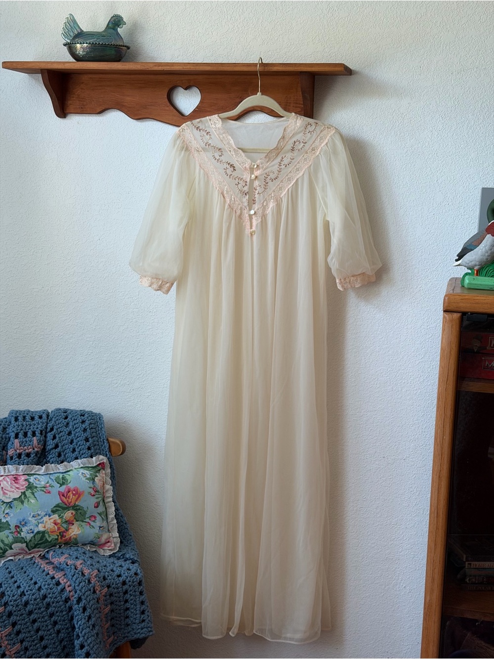 Vintage 80’s Pioneer Women’s JCPenny Cream Sheer Chiffon Robe